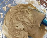 Foto del passaggio 4 della ricetta Torta al cioccolato ripiena e ricoperta di crema al pistacchio