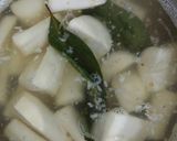 Foto langkah ke 4 dari resep Singkong Rebus/Goreng Empuk Sedap.
