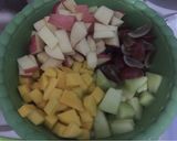 Foto langkah ke 2 dari resep Simple Yummy Fruit Salad.