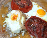 Foto del paso 5 de la receta: Huevos al plato con tomate y cebolla