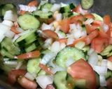 Hình bước làm 2 của món Eatclean- Salad Dưa Leo, Cà Chua, Hành Tây Và Trứng Lòng Đào