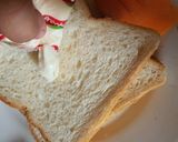 Foto langkah ke 2 dari resep Spread Cheese Toast.