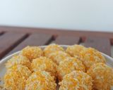 Foto langkah ke 4 dari resep Bola Nasi isi Keju Moza.