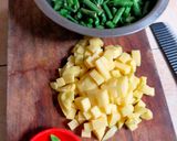 Foto langkah ke 1 dari resep Sambal Goreng Kacang Panjang dan Kentang.