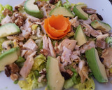 Foto del paso 4 de la receta: Ensalada con pollo, aguacate, frutos secos, semillas y queso
