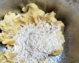 Foto langkah ke 2 dari resep Taro Cringkle Cookies.