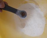 A picture of step 4 of Banana Cake.