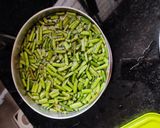 A picture of step 1 of Cluster beans sabji.