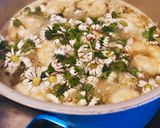 Hình bước làm 4 của món Canh Tôm Hoa Cúc Tần (Soup de Crevettes aux Pâquerette)