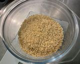 A picture of step 1 of Brown Rice with Vegetable Broth and Parsley.