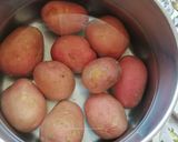 Sült kacsacomb vajas krumplival recept fázis 4 fotója
