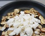 Póréhagymás cukkini krémleves, pirított gombával! recept fázis 5 fotója