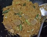 Foto langkah ke 6 dari resep Bihun goreng.