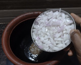 மண் சட்டியில் வைத்த திருக்கை மீன் குழம்பு (Thirukkai meen kulambu recipe in tamil) ரெசிபி ஸ்டேப் 4 புகைப்படம்