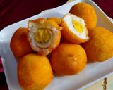 Foto langkah ke 6 dari resep Bola Nasi Isi Telur.