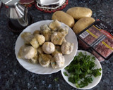 Foto del paso 1 de la receta: Patatas con alcachofas y jamón