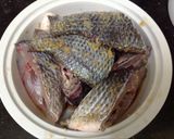 Hình bước làm 1 của món Cá rô phi kho măng