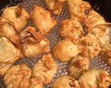 A picture of step 5 of Crispy Chicken Wanton.