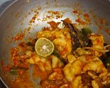 Foto langkah ke 6 dari resep Ceker Pedas Daun Jeruk.
