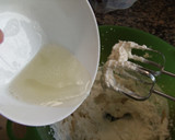 Foto del paso 2 de la receta: Bizcocho relleno de fresitas silvestres y arándanos frescos