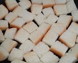 Foto langkah ke 2 dari resep Croutons Caramel.