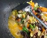 Foto langkah ke 2 dari resep Capjay Sayur Ayam Jamur Simple.