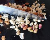 A picture of step 1 of Nuts Filled chocolate.