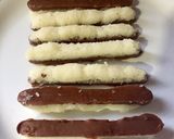 A picture of step 4 of Coconut chocolate sticks.