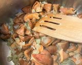 Foto del paso 3 de la receta: Habichuelas con níscalos y acelgas …y chorizo si quieres!! Rápido y rico, rico!! 25’