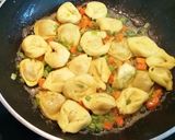 Foto del paso 6 de la receta: Tortelloni de carne con verduras salteadas