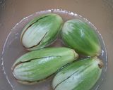A picture of step 1 of Stuffed Baingan.