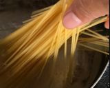 Foto langkah ke 1 dari resep Spaghetti Kuah Susu Pedas.