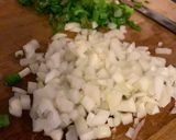 Foto del paso 1 de la receta: Pollo suave al verdeo con papas