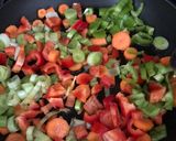 Foto del paso 1 de la receta: Albóndigas de pollo con fideos cristal y salsa de verduras