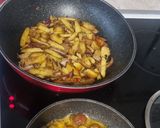 Virslis paradicsomos, cheddar sajtos, zsírban-vajban sült krumpli, a kedvenc 15 perces esti snacked recept fázis 2 fotója