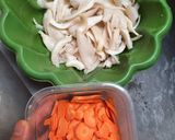Foto langkah ke 1 dari resep Cah Jamur Tiram Simple.
