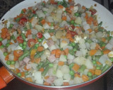 Foto del paso 3 de la receta: Jardinera de verdura salteada con ajitos y queso fresco