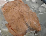 Foto del paso 5 de la receta: Salmón con camarones en crema de chipotle