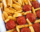 Retró fasírt, vele sült, fűszeres burgonyával, sütőben sütve recept fázis 3 fotója