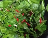 Foto langkah ke 6 dari resep Oseng Daun Genjer.