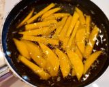 Foto del paso 6 de la receta: Filetes de cerdo en salsa de tomate y pimientos con patatas