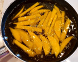 Foto del paso 6 de la receta: Filetes de cerdo en salsa de tomate y pimientos con patatas