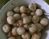 Foto langkah ke 2 dari resep Cimol bawang daun simple.