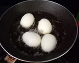 Foto langkah ke 1 dari resep Telur goreng & keju panggang #sarapan debm.