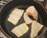 Foto del paso 2 de la receta: Bacalao a mi manera, con papas y garbanzos. 🍽🍷