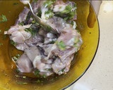 Foto del paso 4 de la receta: Brochetas de cerdo en adobo