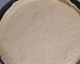 Sajtos szélű pizza recept fázis 4 fotója