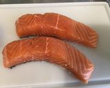 Une image de l'étape 1 de Pavés de saumon à l'aneth, crème de poivrons et radis.
