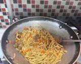 Foto langkah ke 3 dari resep Mie Goreng Jamur.