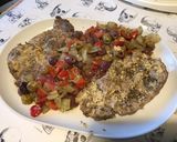 Une image de l'étape 12 de Côtes de porc à la moutarde,herbes de Provence,oignon, poivron rouge et olives marinées.